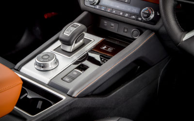 The All-New Outlander PHEV Shifter 2