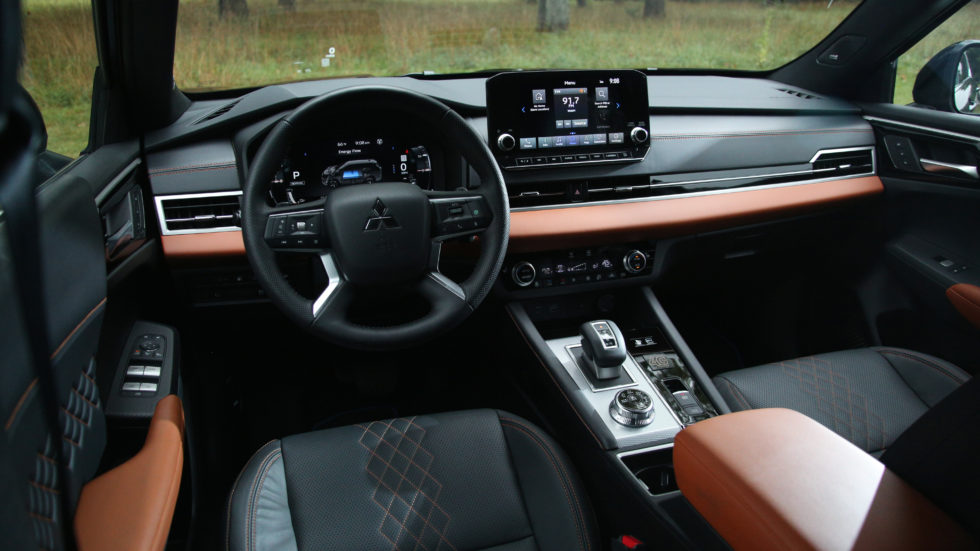 2023 Mitsubishi Outlander PHEV Cockpit Mitsubishi Motors Canadian